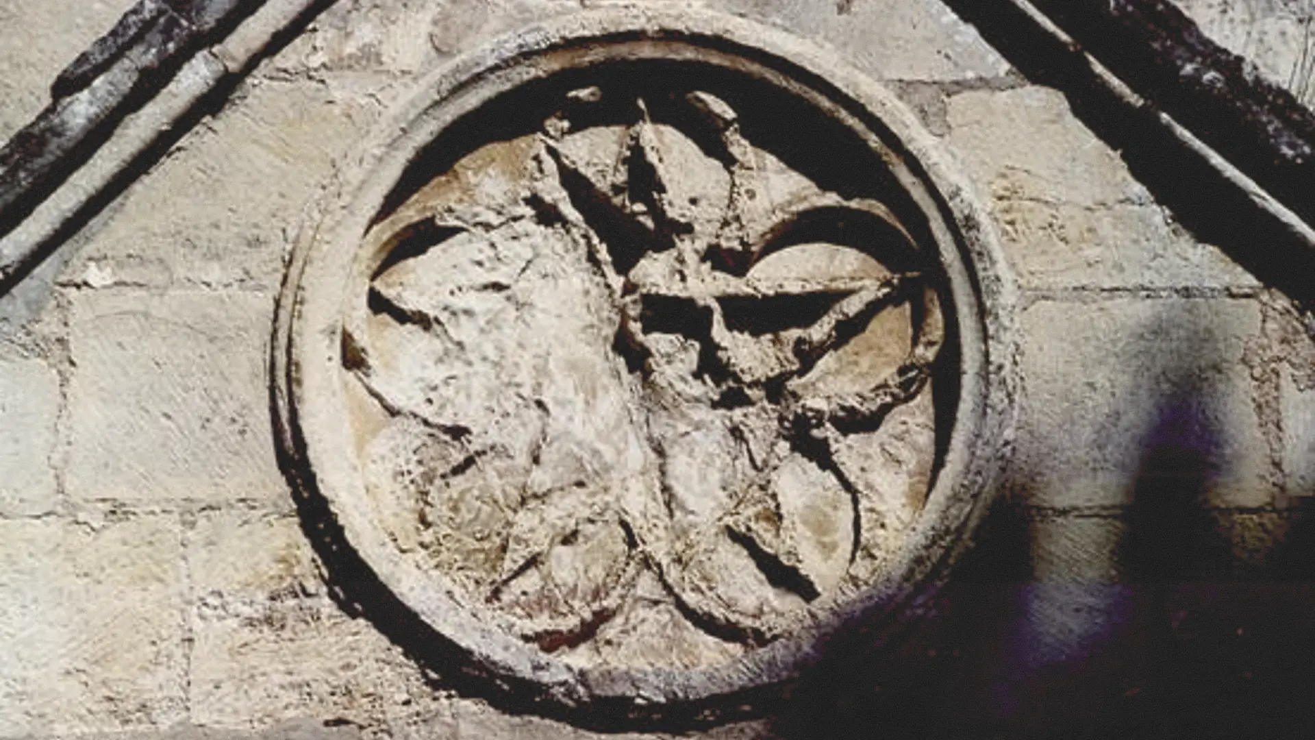 Pentagrama na Igreja de Santa Maria do Olival